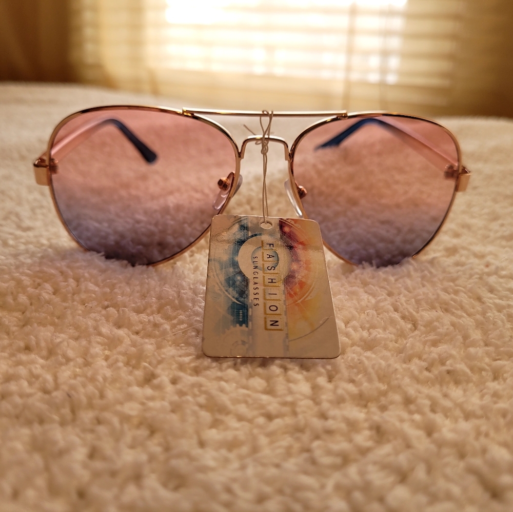 NWT Aviator style sunglasses